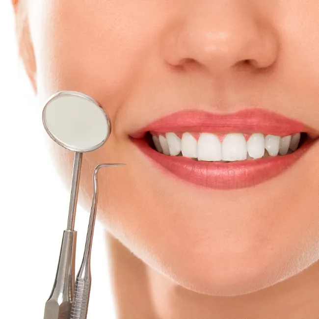 Cure Dentali con Innesti in Titanio e Corone in Zirconio